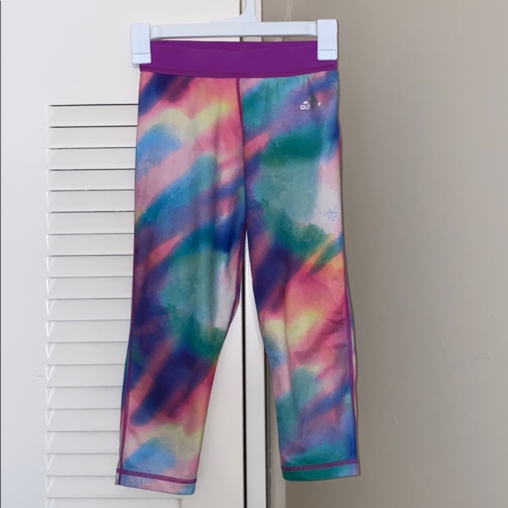 TIE DYE COLORFUL ADIDAS CAPRIS 😍